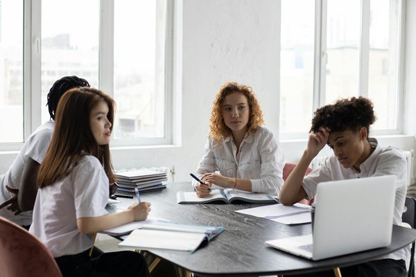 Restructuration : Comment Transformer une Crise en Tremplin de Croissance ?