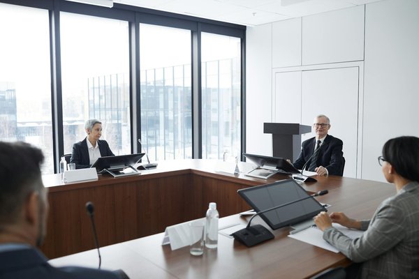 Top vêtements de travail : alliez confort et sécurité pour pros